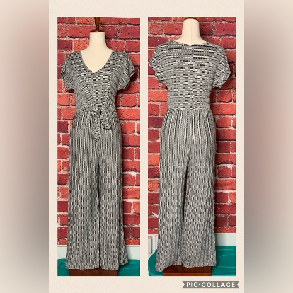 NWT Caution to the Wind Med B&W Short Sleeve Tie Front Romper Jumpsuit